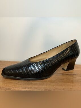 Vintage Calico Black Croc Embossed Leather Low Heel Pumps – Size 9